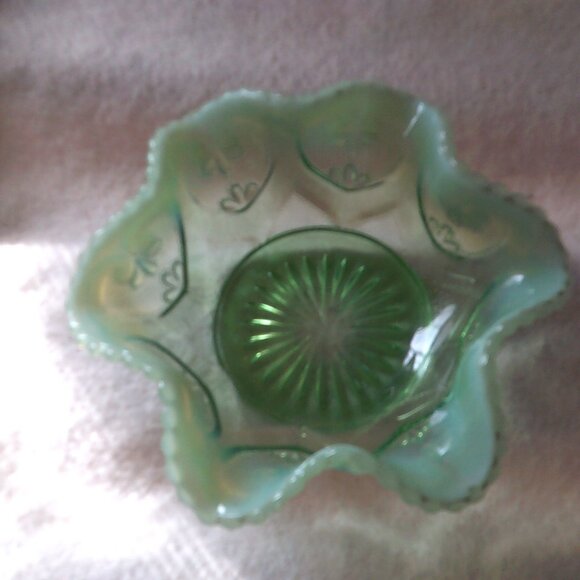 Green Glass Dish Bowl Candy Hobnob Wavy Edges Vaseline Fenton - Picture 4 of 6